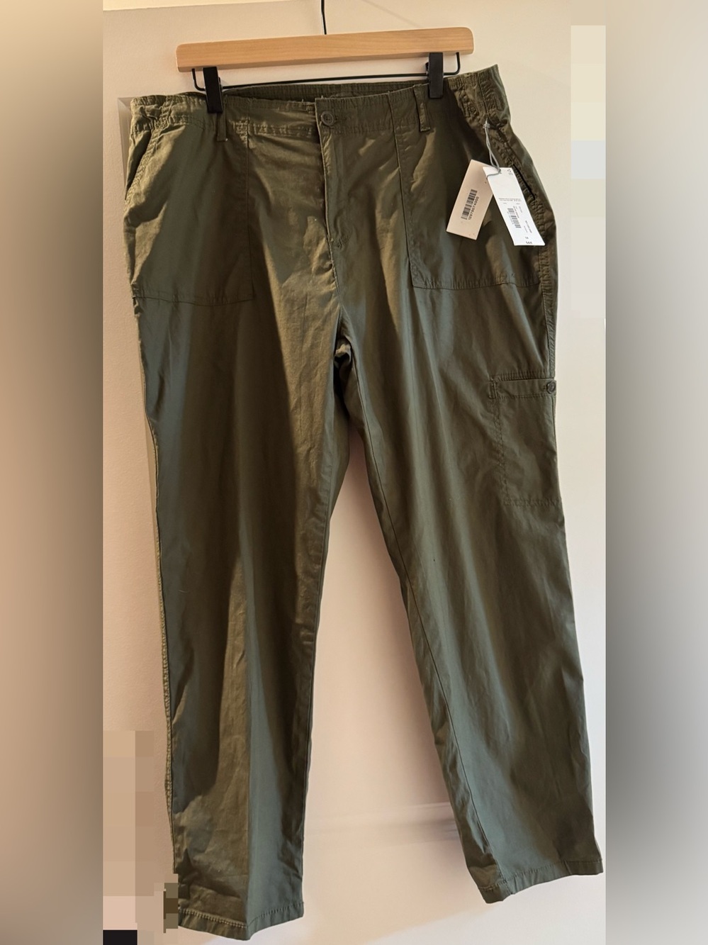 Liz Claiborne olive green cargo pants women’s size 14 NWT stretch